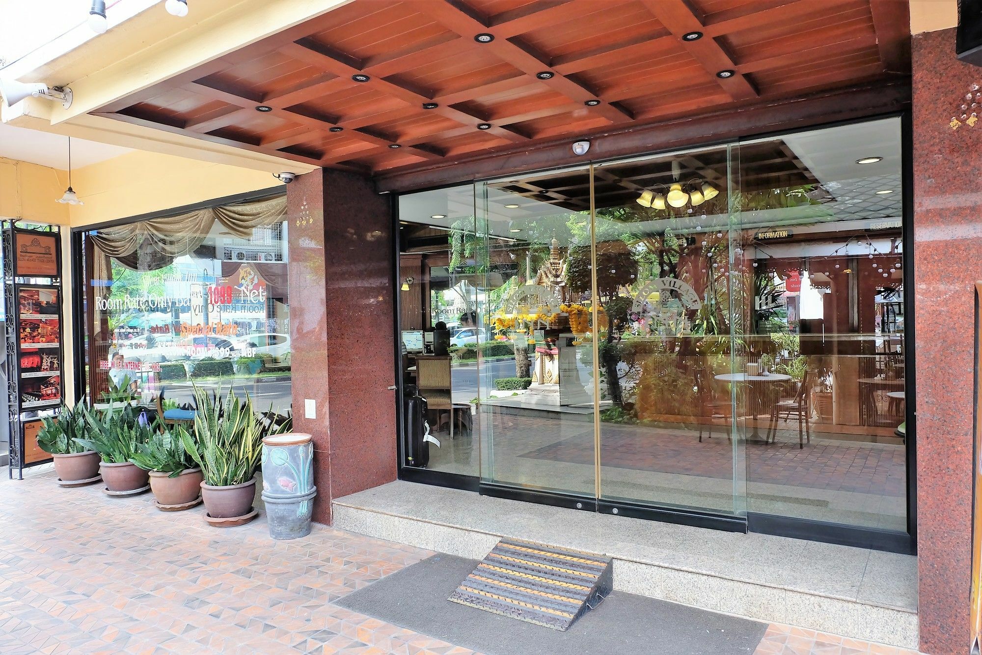 Silom Village Inn Bangkok Exterior foto